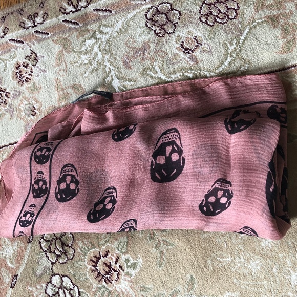 Alexander McQueen Accessories - Alexander McQueen Classic Silk Chiffon Skull Scarf